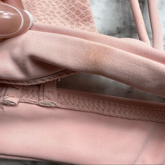 ❤️ Beach Bunny Larson Blush High Apex Halter Bikini Top - Picture 12 of 14